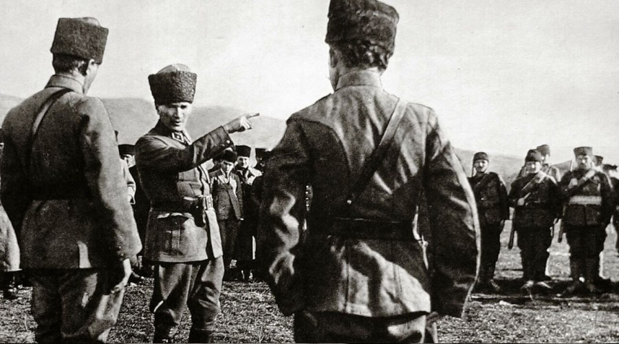 Fotoğraflarla Şanlı Zaferlerimiz ve Komutanlarımız 17