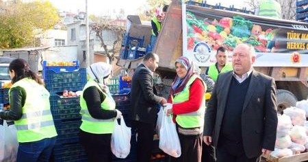 MHP'li Başkan Rusya'nın Almadığı Ürünleri Halka dağıttı!