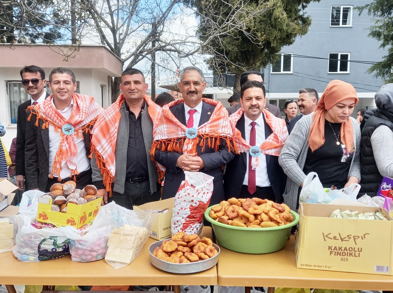 Siyaset Meslek Değil, Hizmet Yeridir