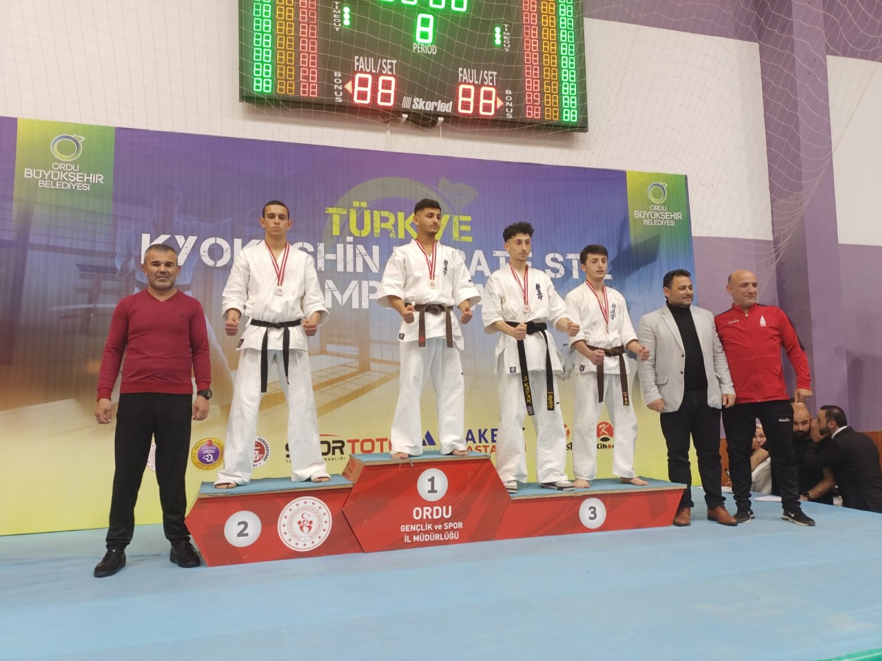 Kyokushin Karate Stil Şampiyonasından Denizli'ye 2 Madalya