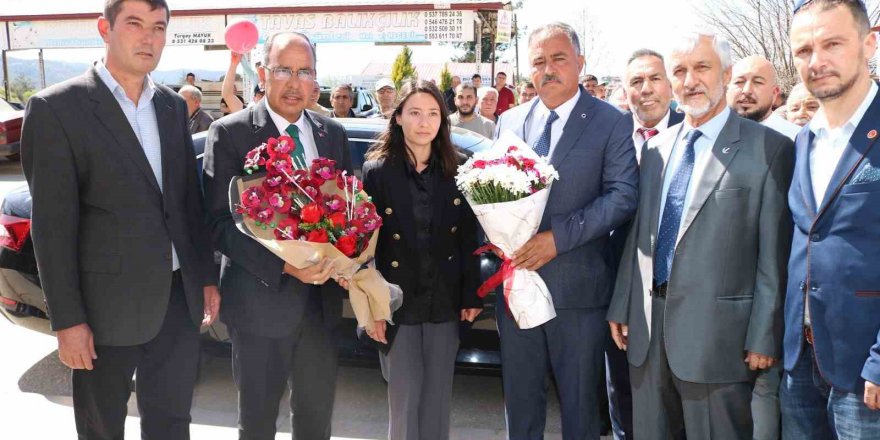 Beyağaç’ta Akçay 3 dönem sonra görevini Başkan Pütün’e devir etti