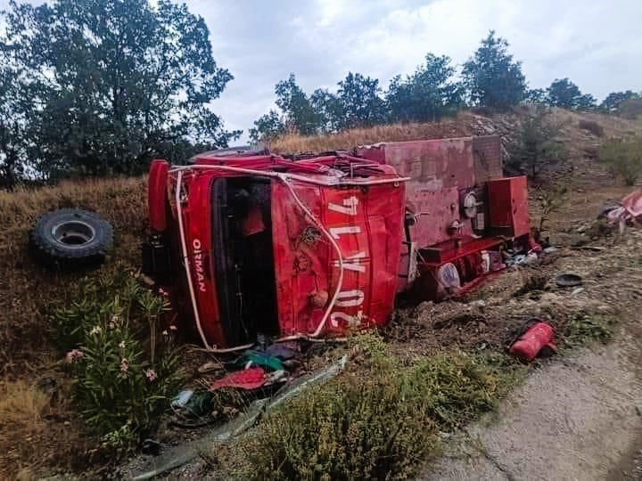 Yangına giden arazöz yoldan çıktı