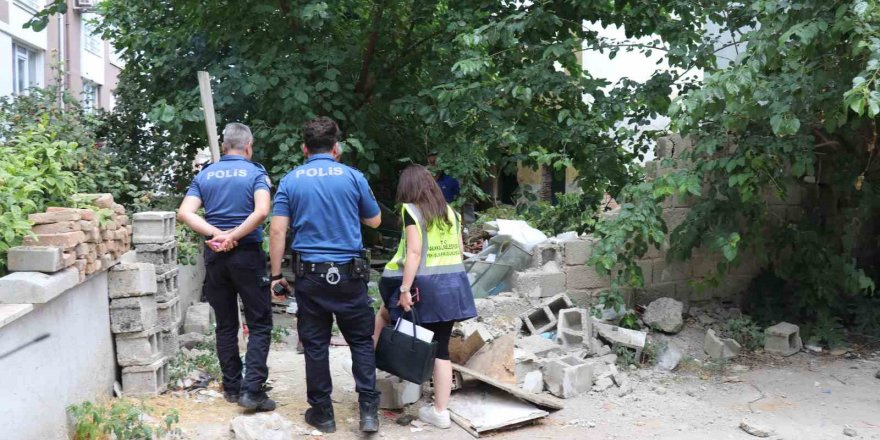 Denizli’de tehlike oluşturan 50 yıllık metruk yapı yıkıldı