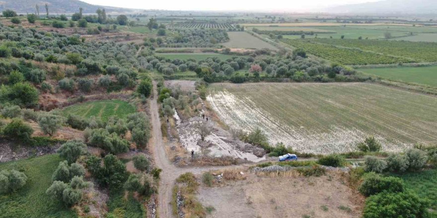 İş makinesi ile kaçak kazı yaparken suçüstü yakalandılar