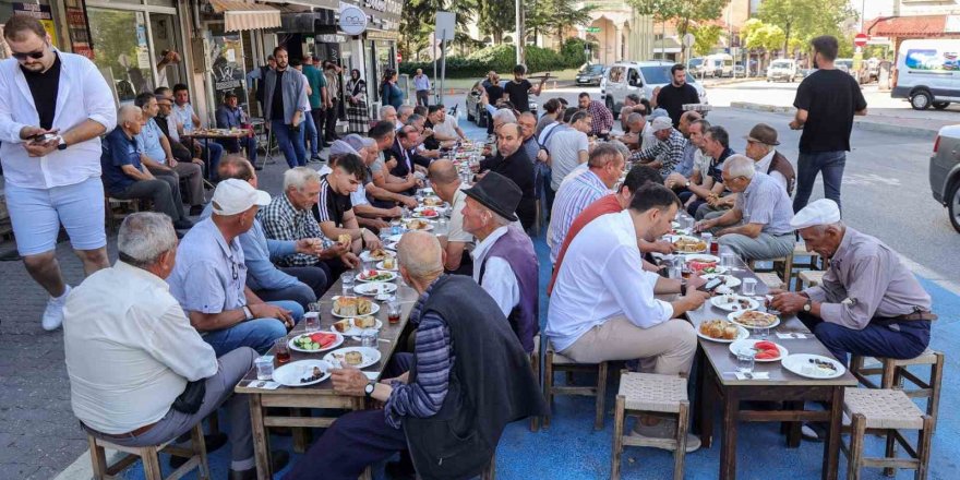 Başkan Yalım, Nuri Şeker Caddesi’nde esnaf ve vatandaşla buluştu