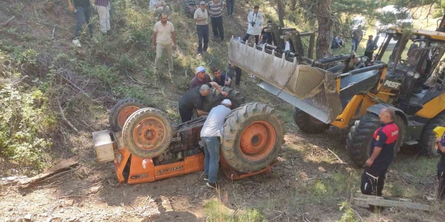 Emet’te devrilen traktörün altında kalan sürücü hayatını kaybetti