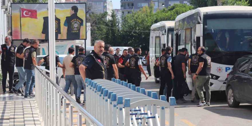 İzmir’de 2 kişinin elektrik akımına kapılıp öldüğü olayla ilgili 27 şüpheli adliyeye sevk edildi