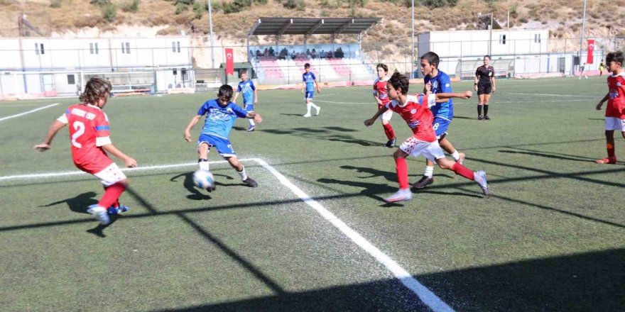 Bayraklı’da U-12 Cup Futbol Turnuvası heyecanı