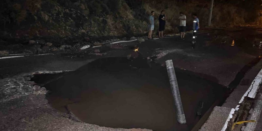 Bodrum’da su hattı bomba gibi patladı, yine tonlarca su israf oldu