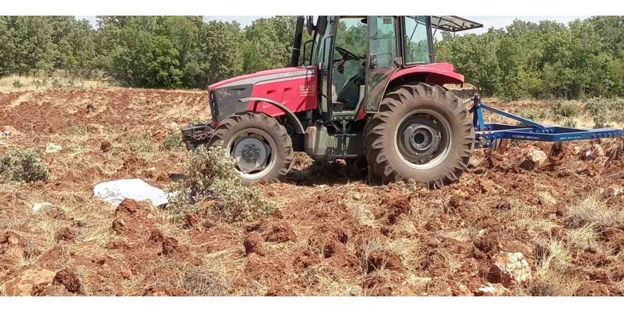 Tarla sürmeye giden çiftçi ölü bulundu