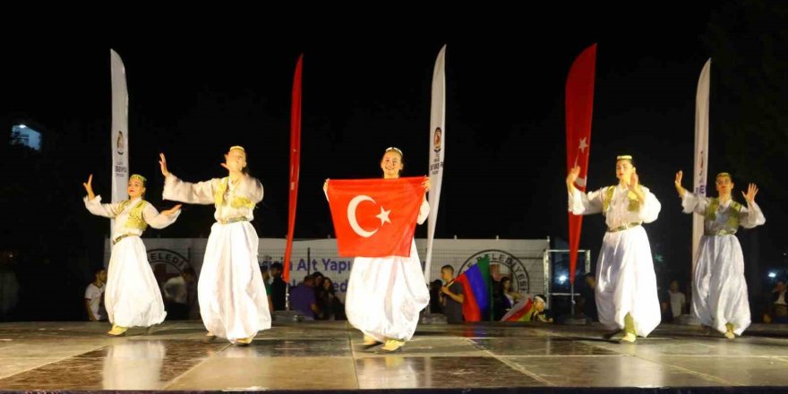 Denizli’de halk dansları şöleni yaşanıyor