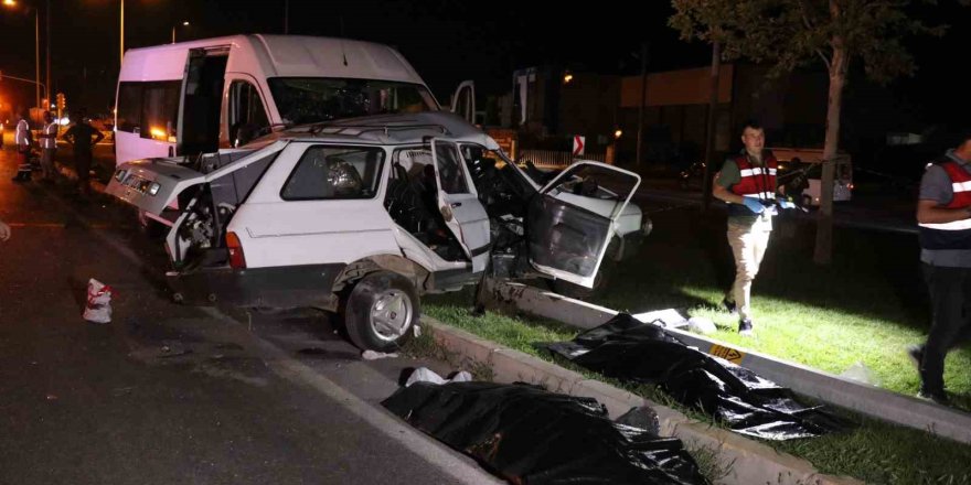 Denizli’de işçi minibüsü ile otomobil çarpıştı: 2 ölü, 10 yaralı