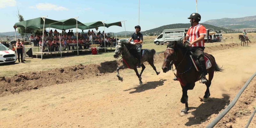 Rahvan atlar Tavas’ta pistin tozunu attırdı