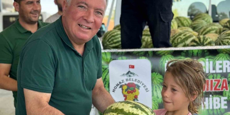 Honaz Belediyesi hem üreticiyi hem de vatandaşı sevindirdi