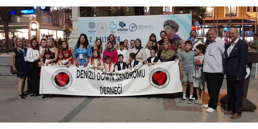 Denizli’nin Down sendromlu çocukları Bandırma festivaline renk kattı