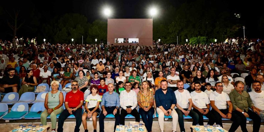 Denizli Büyükşehrin Yaz Sinema Günleri unutulmaz bir akşam yaşattı