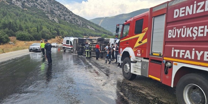 Yeğeninin düğününe giderken kazada ölen kadın toprağa verildi