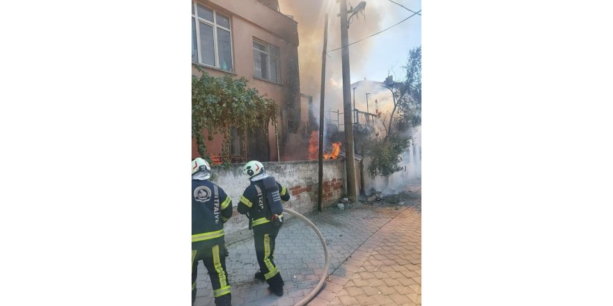 Tek katlı müstakil evde çıkan yangın paniğe neden oldu