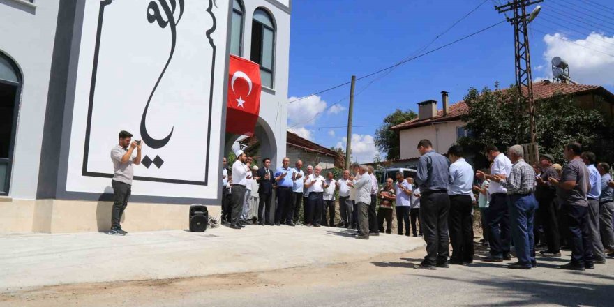 Çameli’nde imece usulü yapılan Elmalı Camisi ibadete açıldı