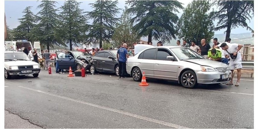 Denizli’de yağışın ardından zincirleme kaza: 5 yaralı